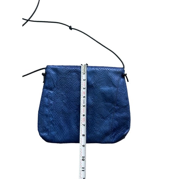 VINTAGE Blue Snake Embossed Leather Shoulder Bag - Picture 8 of 8